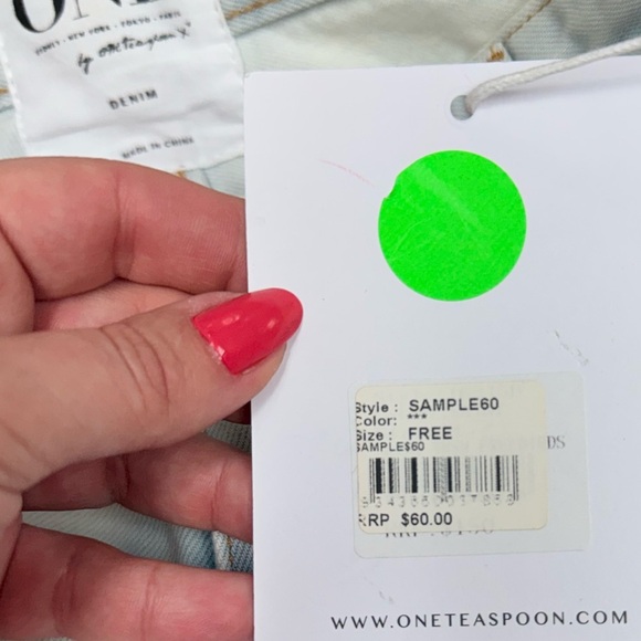 One Teaspoon Trashed Free Birds Skinny Jeans, Size 28 NWT, Light Wash Distressed - Picture 10 of 16